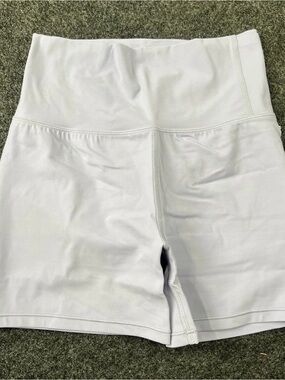 VUORI AlITheFeels Shorts Women's Size
XS Lavender Mist VW3052 nwt